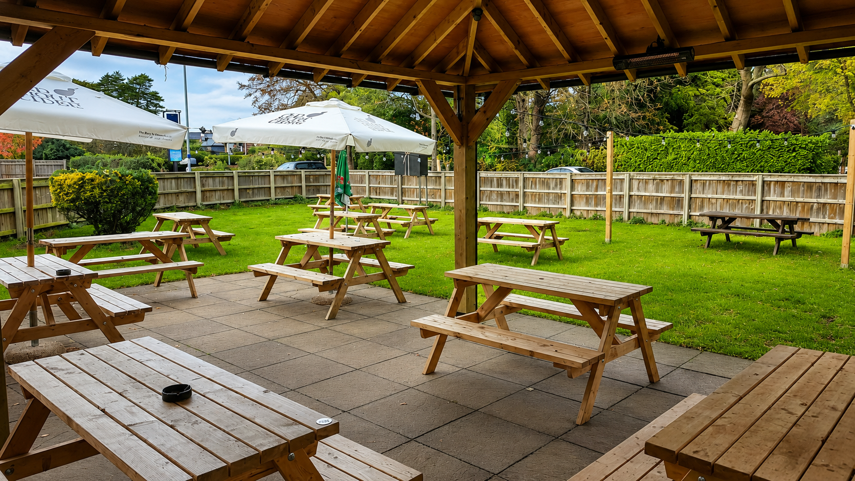 The large beer garden with outdoor seating at The Queen Elizabeth in King's Lynn