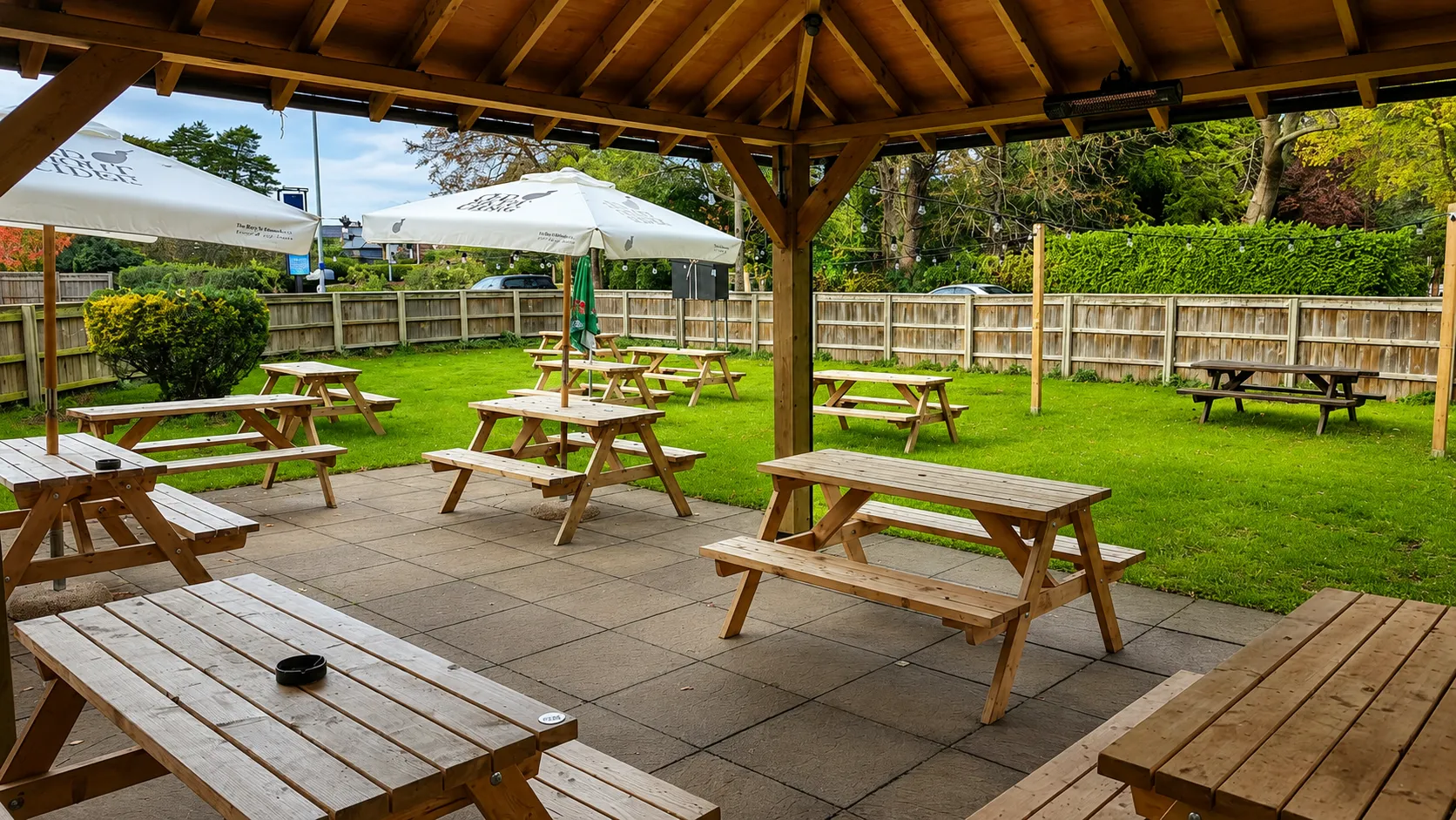 The large beer garden with outdoor seating at The Queen Elizabeth in King's Lynn